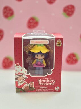 Strawberry Shortcake CheeBee - Almond Tea